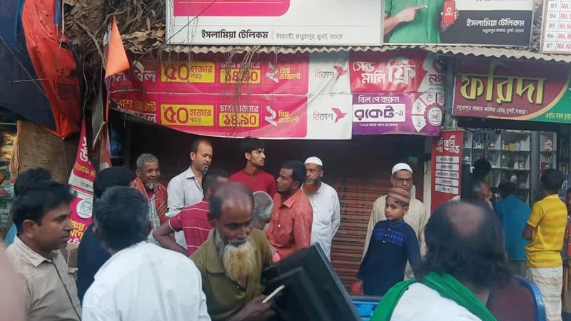 ক্যাশ বাক্স ভেঙে বিকাশ এজেন্টের প্রায় ১০ লাখ টাকা নিয়ে গেল দুর্বৃত্তরা